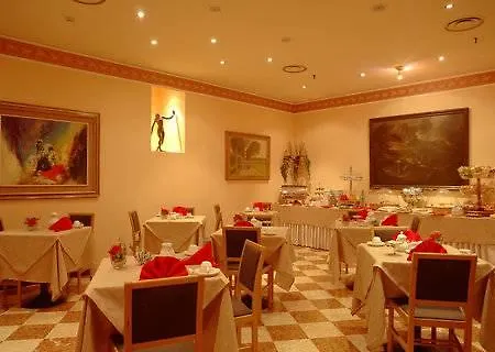 酒店 Regina Olga 4*